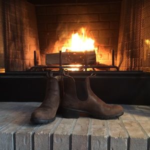 Antique brown heeled Blundstone Boots